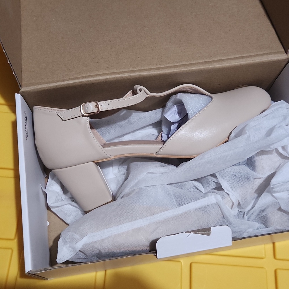 Shoes - Picture 4 of 4